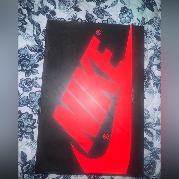 Authentic Jordan 1’s size 6 in kids 7.5 ladies . Only worn once - Picture 5 of 5